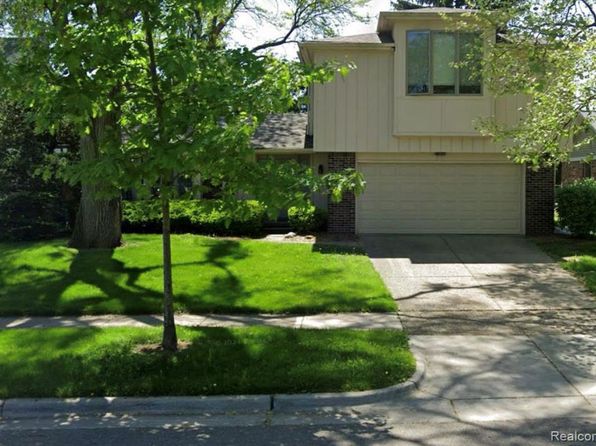 2866 Baylis Dr