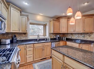 2920 Kilkenny Ct, West Bend, WI 53095