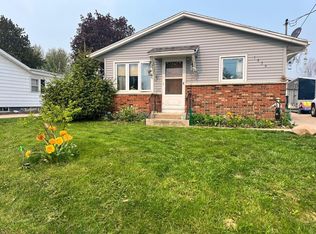 1534 S 36th St, Manitowoc, WI 54220