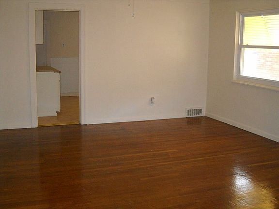 2nd image of 3212 Gary Dr