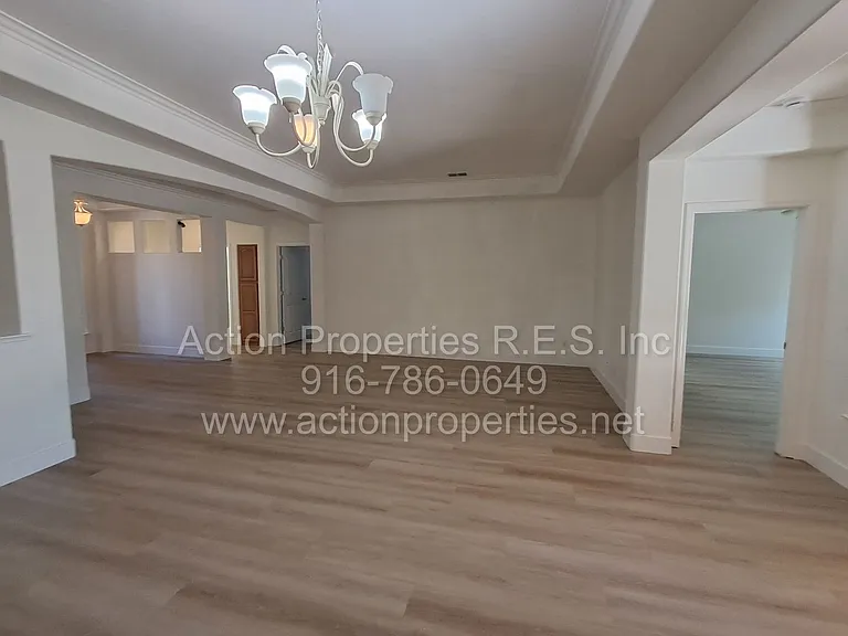 6145 Crater Lake Dr — Photo 6