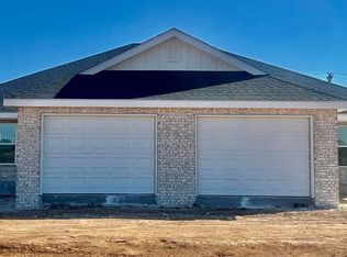 104 Chisum Dr, Clovis, NM 88101