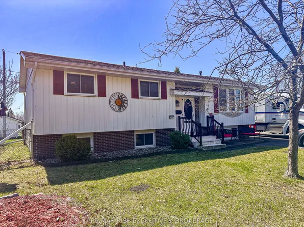 214 Amherst Dr, Loyalist, ON K7N 1T4