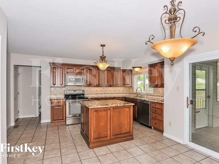 338 Forest Grove Ct — Photo 5