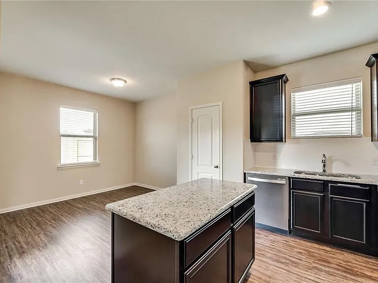228 Ryan St — Photo 19