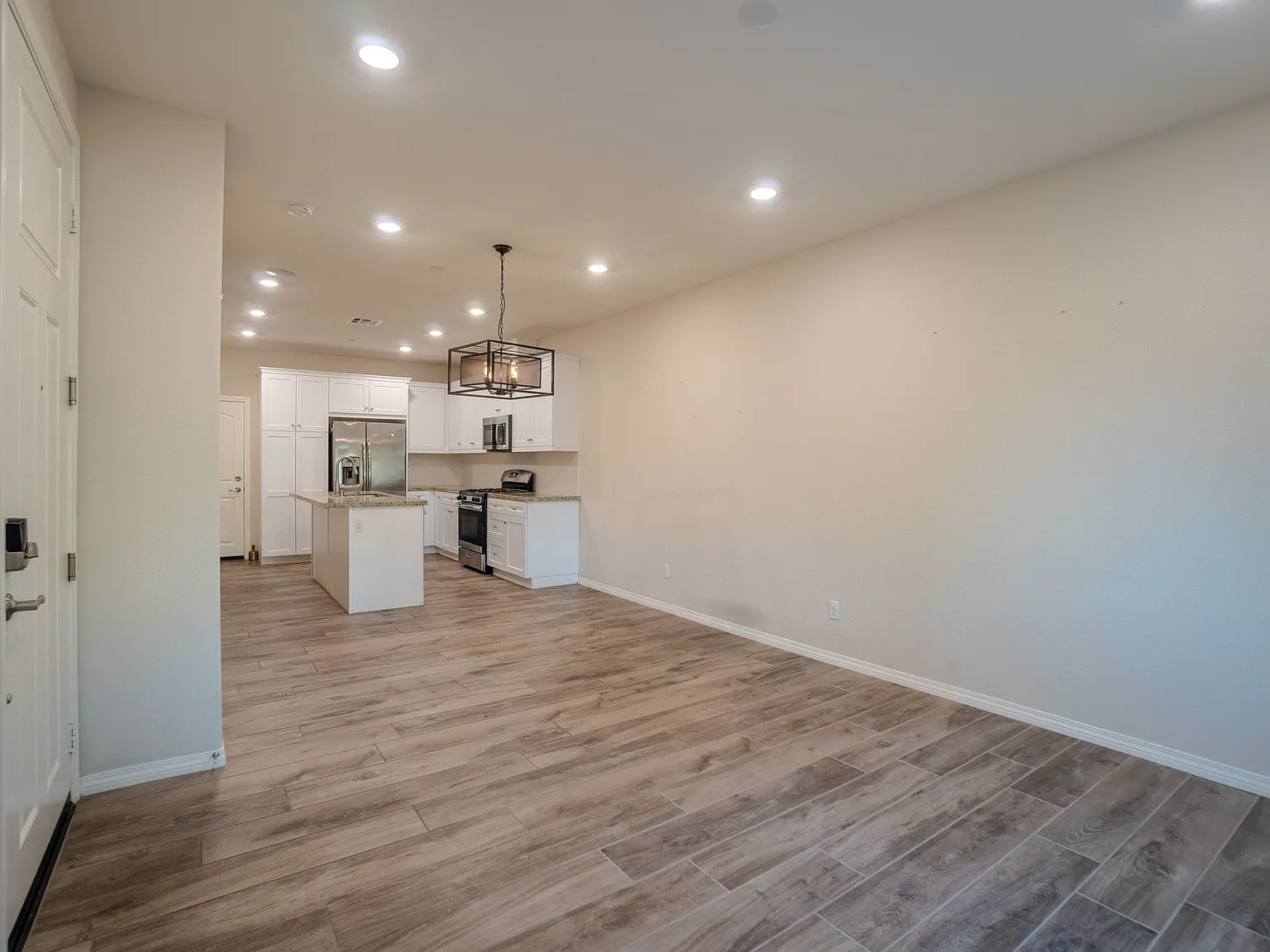 3 bed, 1463 sqft, $3,400 — Photo 2