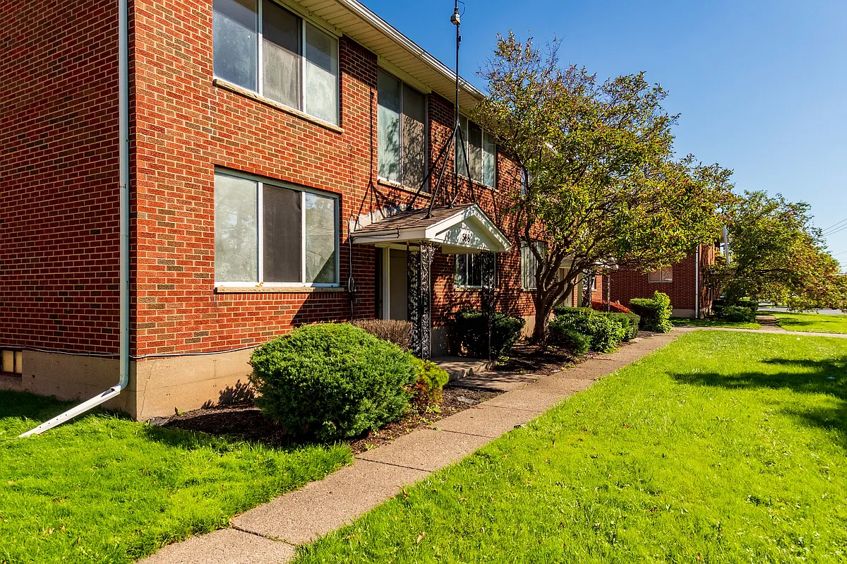 Building Photo - Cedarwood Apartments