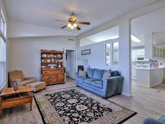 3rd image of 808 Spindrift St
