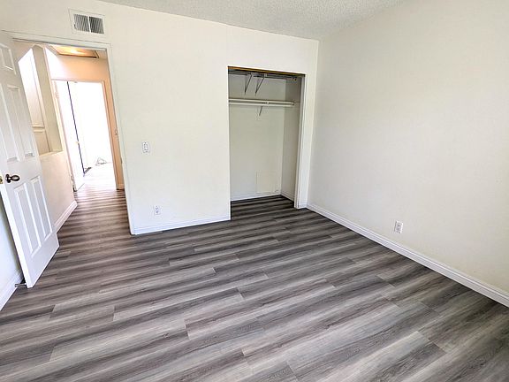 4th image of 61 Dogwood Ln