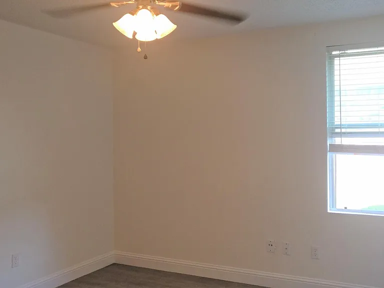 2644 Windy Point Ct — Photo 12