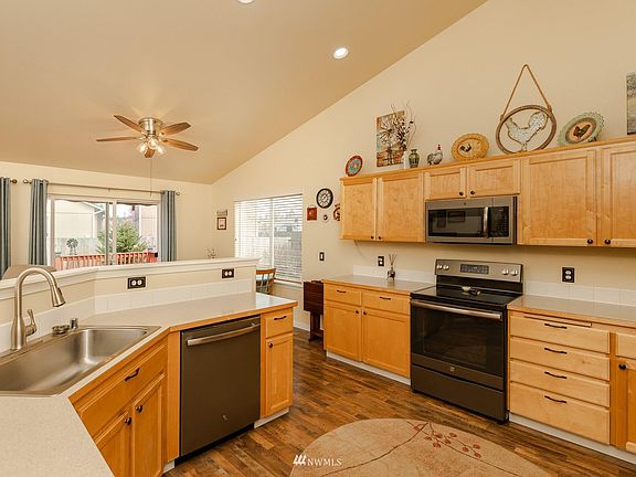 4th image of 16663 Rainier View Dr SE