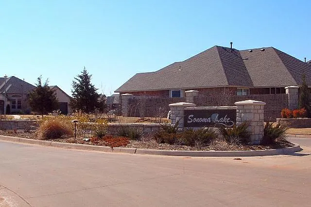 4 Bedrooms + 2 Living + In Edmond Schools + Community Pool + Storm Shelter — Photo 2