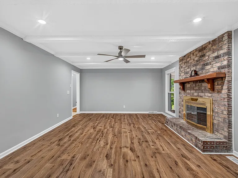 1037 Law Ln — Photo 15