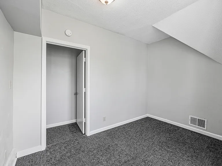 215 E South St — Photo 10