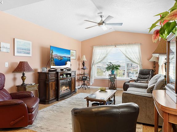 3rd image of 133 Grace Ct