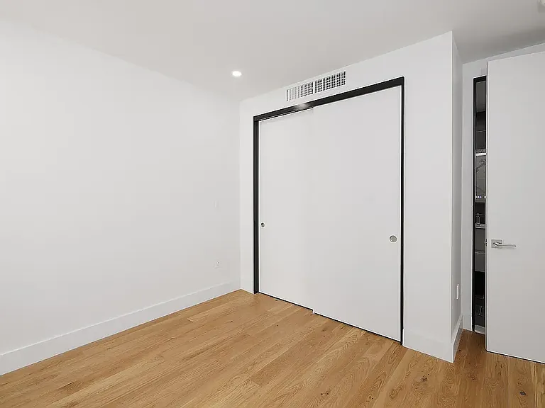 224 W 20th St #2 — Photo 5