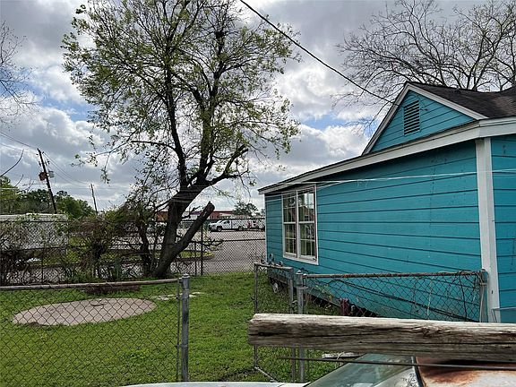 3rd image of 5745 Newport St
