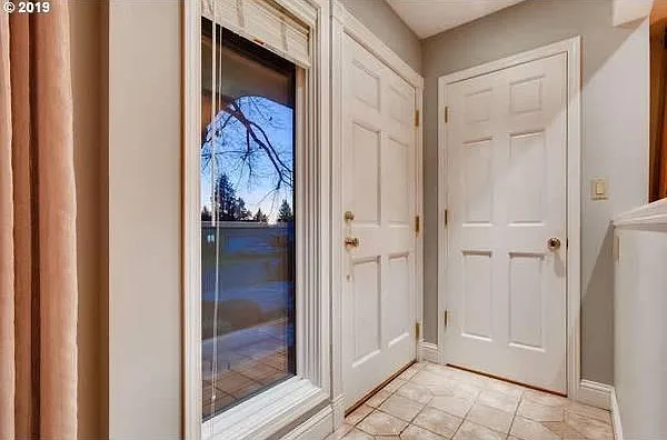 8115 SW Valley View Dr — Photo 3