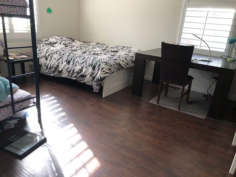 2nd image of 10522 Hunters Ridge Pl