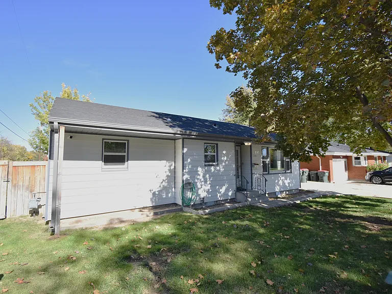 336 W Washington St — Photo 2