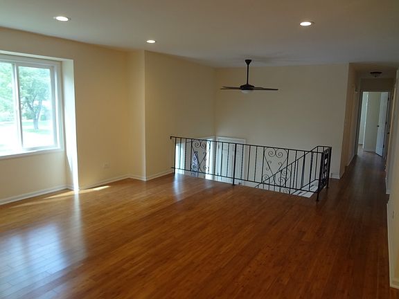 4th image of 1063 N King Charles Ct