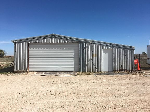 Small Shop 36 x 64