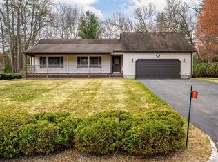 11 Laurel Dr, Easthampton, MA 01027