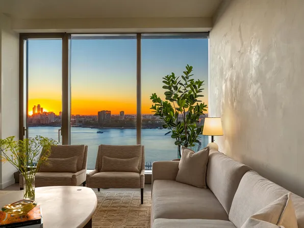 500 West 18th Street image 23 of 26