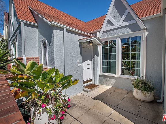 4th image of 204 S Palm Dr