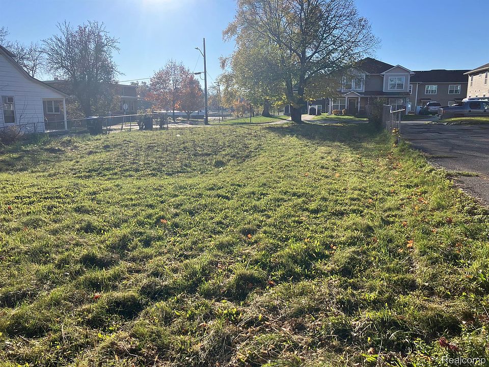 1st image of 810 Harriet St