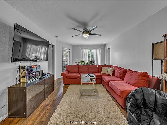 3rd image of 519 Parkway #102