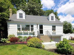 24 Deepwood Ln, Norwalk, CT 06854