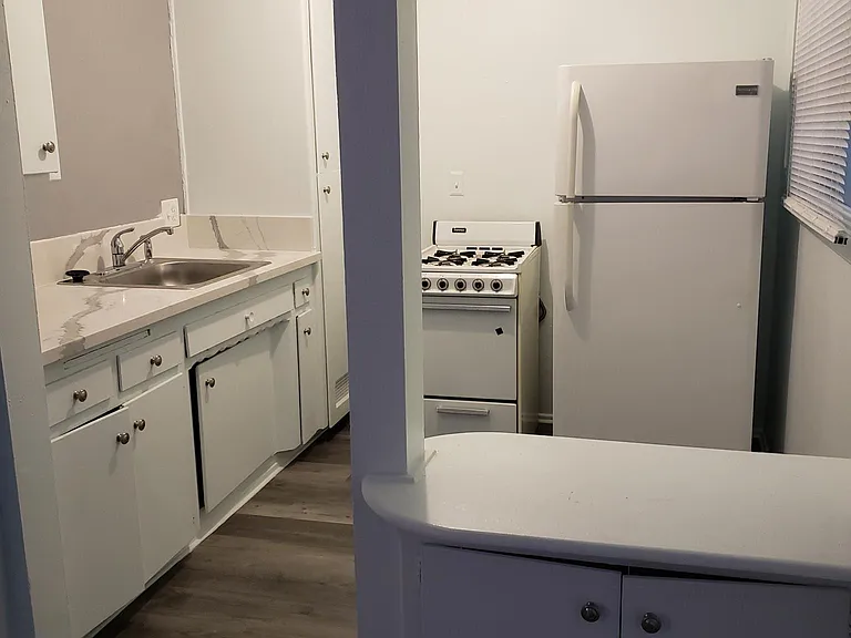 7627 Comstock Ave — Photo 5