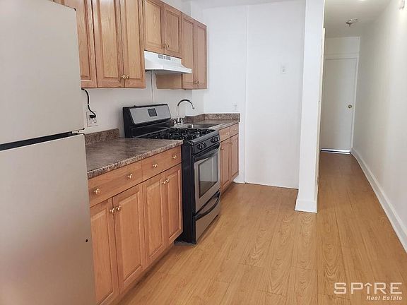 4th image of 3136 Greenpoint Ave APT 3R