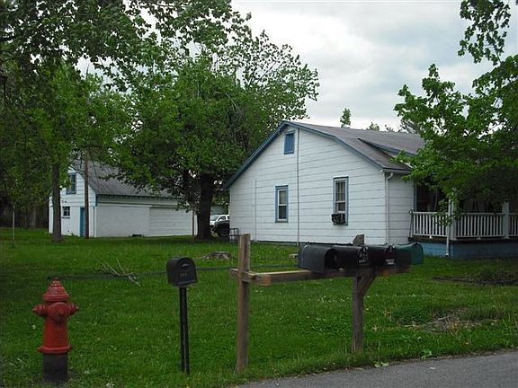 2nd image of 596 Wyatt Ave