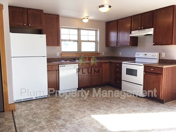 2nd image of 2726 Oshaughnesy St #B