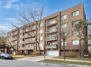 6102 N Sheridan Rd APT 302, Chicago, IL 60660