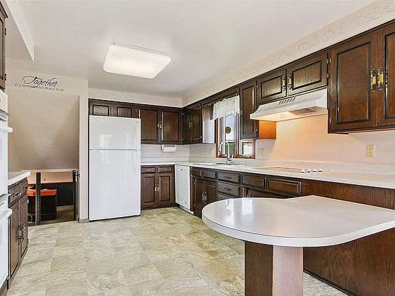 3rd image of 340 Orlando Dr