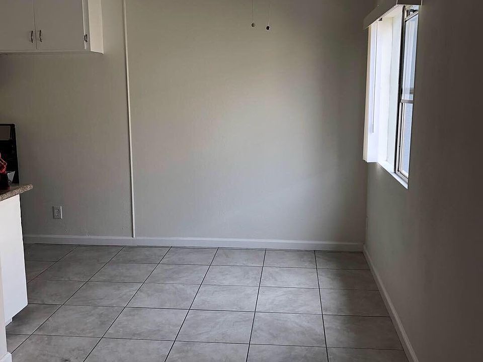 1st image of 304 N Market St