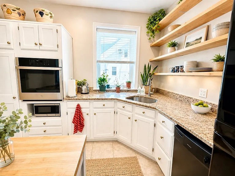 457 Washington St #8 — Photo 2