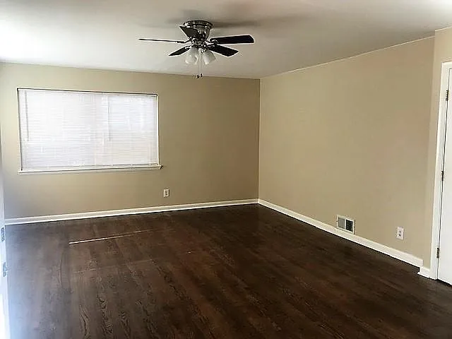 10903 Lowry Pl — Photo 2