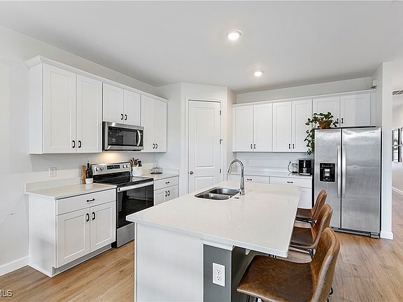 5th image of 43921 Cattleman Dr