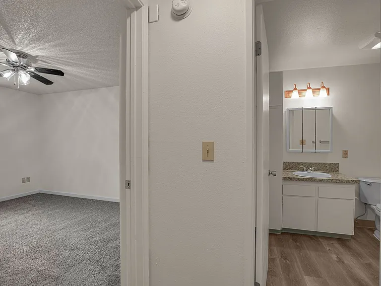 Jamestowne Plaza Apartments — Photo 11