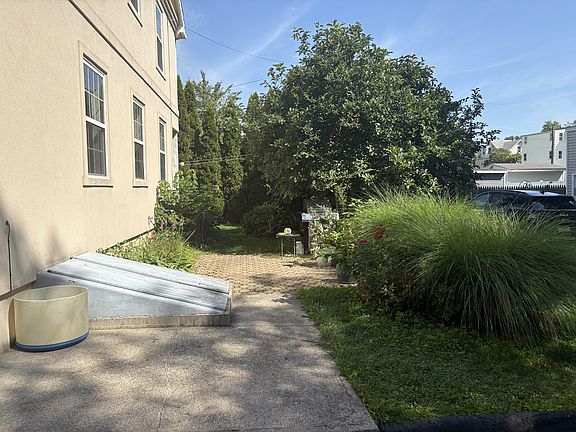 5th image of 235 High St