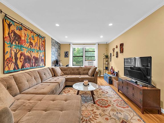 2nd image of 2550 Independence Ave APT 4C