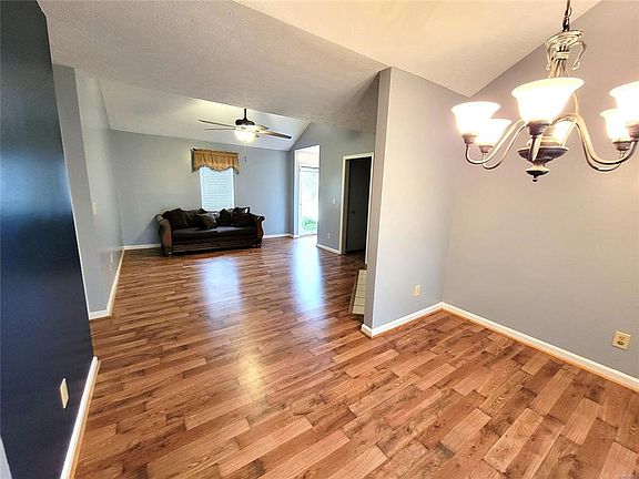 5th image of 3248 Meadow Walk Ln