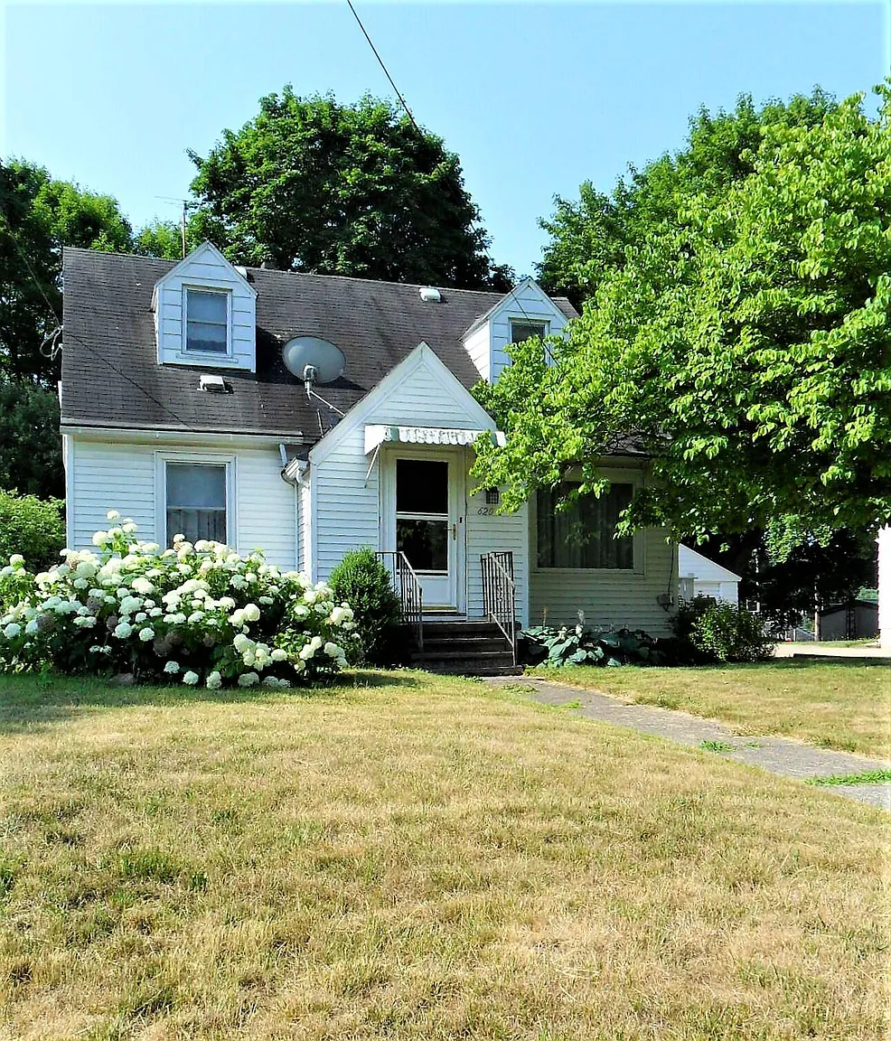 620 W Clinton St photo 1