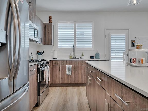 5th image of 5219 Surfwalk Way #133