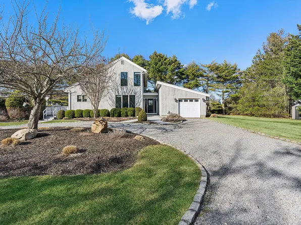 39 Tanners Neck Ln, Westhampton, NY 11977
