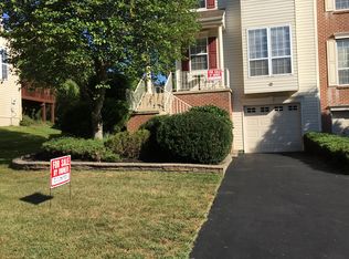 912 N Waterford Ln, Wilmington, DE 19808